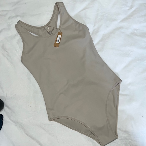 SKIMS Utility Sport Bodysuit - Stone - Picture 5 of 8